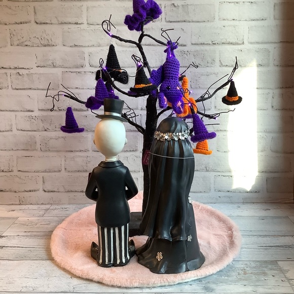 SKULL & BONES 12in Halloween Bride & 14” Halloween Groom Figurines - Picture 4 of 5